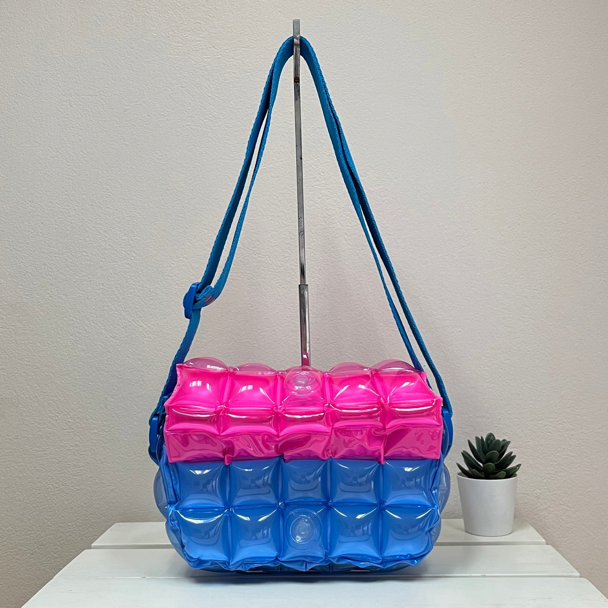 Inflatable Diamond Postman Tote - Trendy Two Tone - Image 7