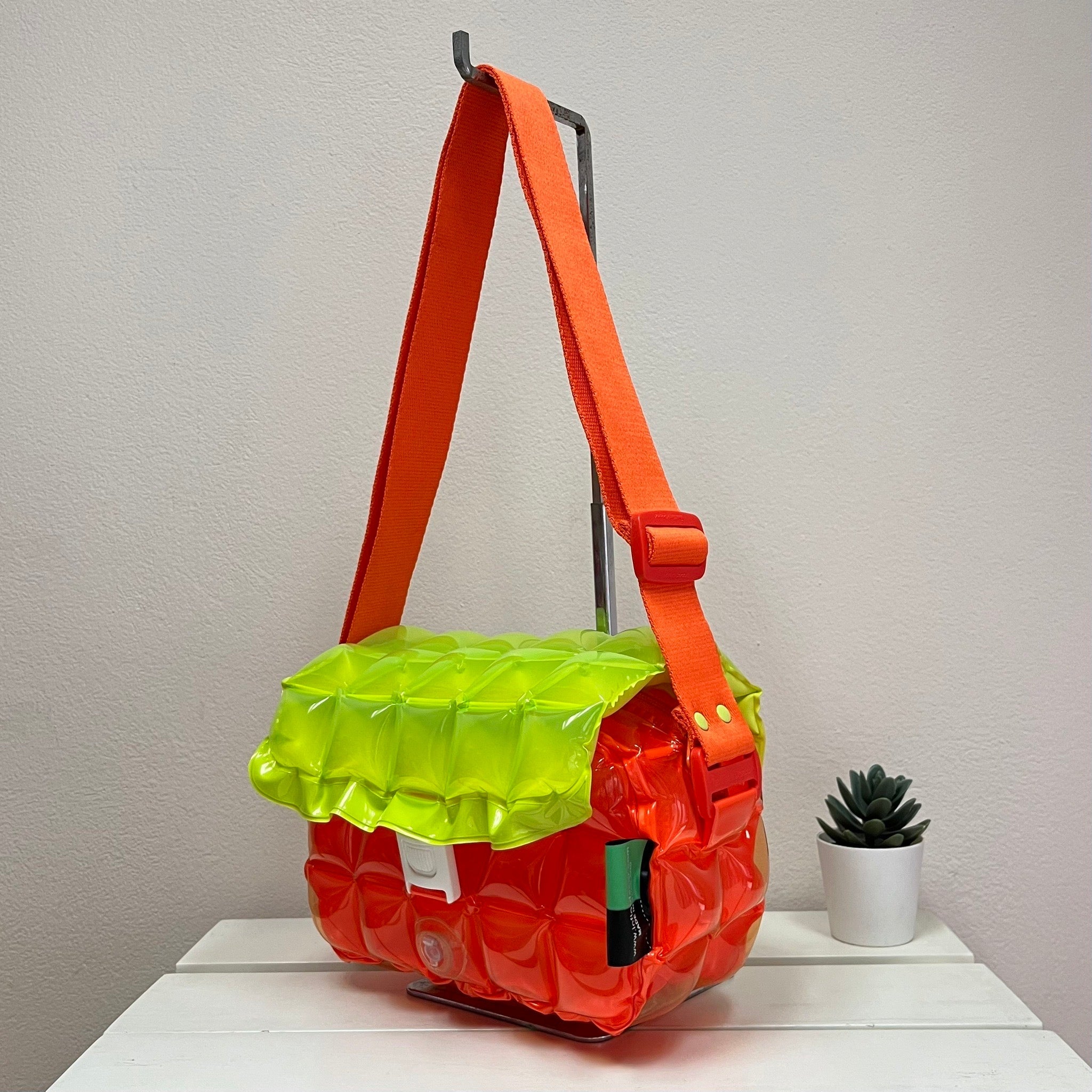 Inflatable Diamond Postman Tote - Trendy Two Tone - Image 4